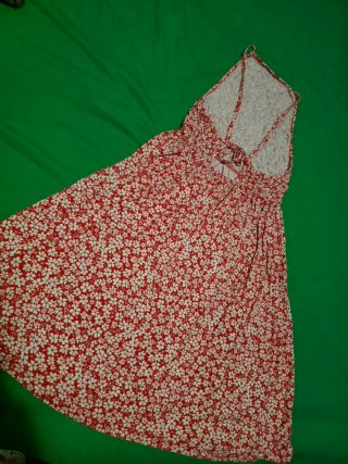 Vestido de verano floral rojo y blanco
