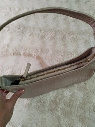 Bolso beige efecto piel cocodrilo
