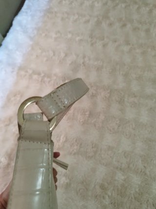 Bolso beige efecto piel cocodrilo