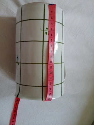 Brocca in ceramica decorata a mano