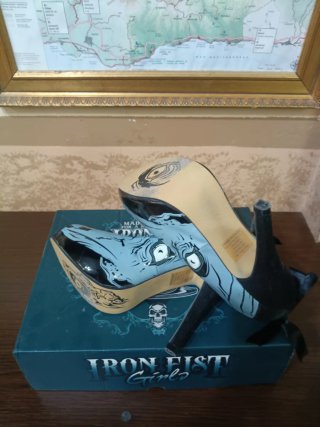 Tacones Iron Fist Estampado Calavera