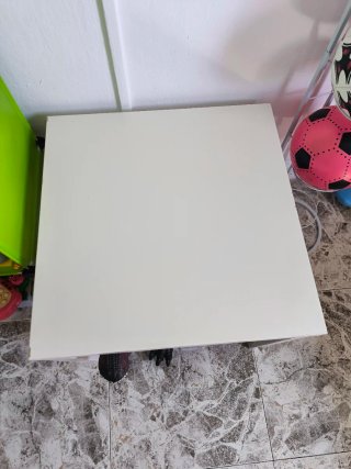 Mesa auxiliar blanca Ikea