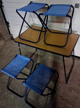 Mesa + cuatro Sillas Camping Plegables en Langreo