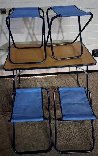 Mesa + cuatro Sillas Camping Plegables en Langreo