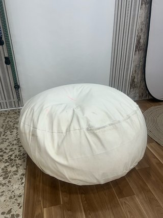 Puf redondo de tela blanco