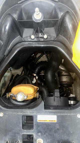 Moto de Agua Sea-Doo Negra y Marrón