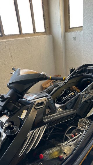 Moto de Agua Sea-Doo Negra y Marrón