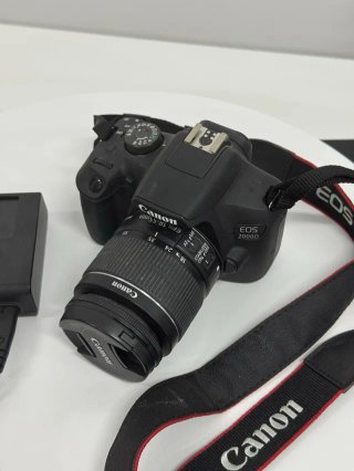 Canon EOS 2000D + Lente 18-55mm + Tarjeta 64GB