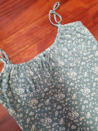 Vestido corto floral tirantes