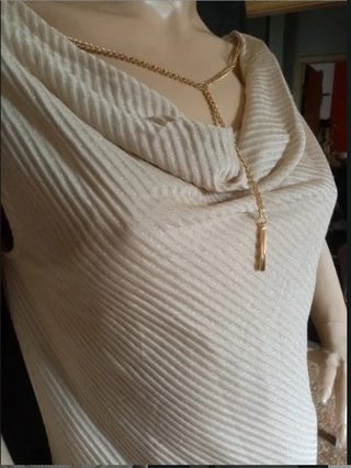 Vestito elegante scollato beige e oro