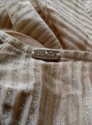 Vestito elegante scollato beige e oro