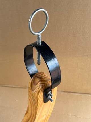 Jamonero tipo góndola, de madera