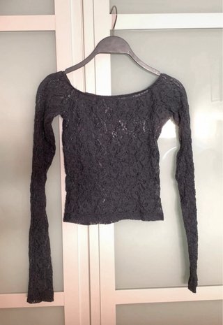 Top encaje Stradivarius gris oscuro casi negro