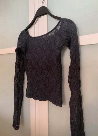 Top encaje Stradivarius gris oscuro casi negro