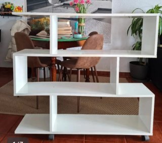 Estantería blanca con ruedas