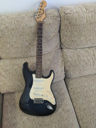 Guitarra Eléctrica Arrow Negra y blanca