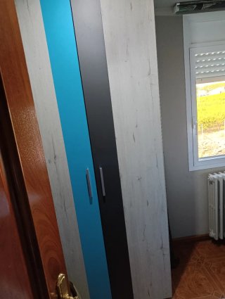 Habitación litera con escritorio