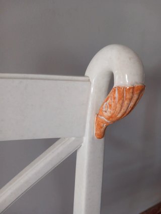 Sillas de madera con tapizado a rayas