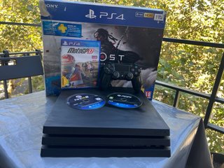PS4 Pro 1TB + Mando + 3 Juegos