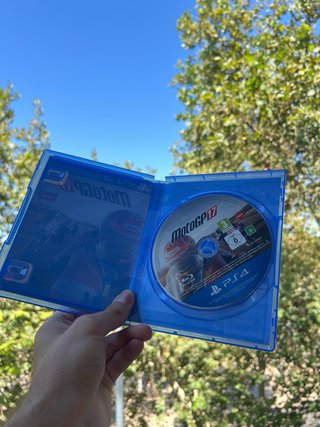 PS4 Pro 1TB + Mando + 3 Juegos
