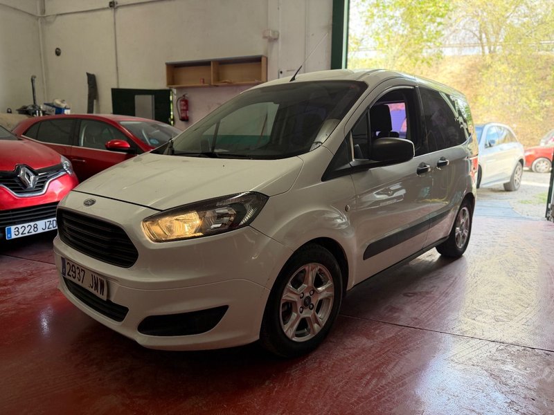 Ford Tourneo Courier 2016 - foto 1