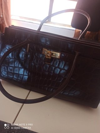 Bolso de piel marrón