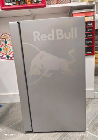 Nevera Vertical Red Bull