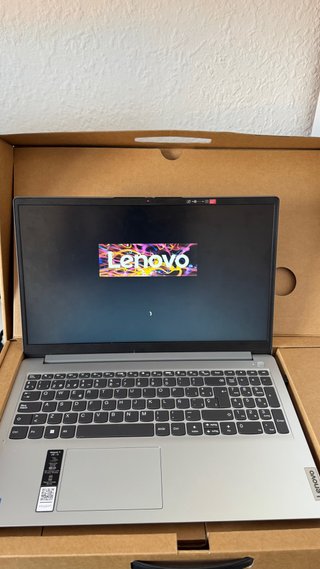 Ordenador Portátil Lenovo Plata y Negro