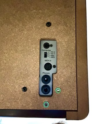 PIANO ROLAND KR-7 (Digital Inteligent Keyboard)