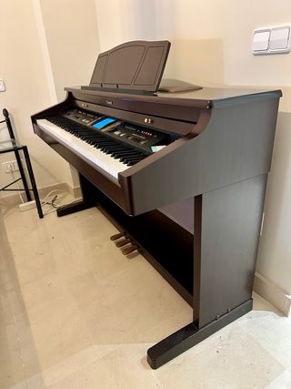 PIANO ROLAND KR-7 (Digital Inteligent Keyboard)