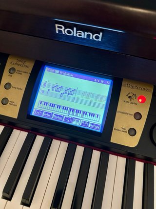 PIANO ROLAND KR-7 (Digital Inteligent Keyboard)
