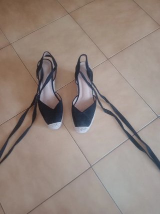 Zapatos de mujer negros con lazada