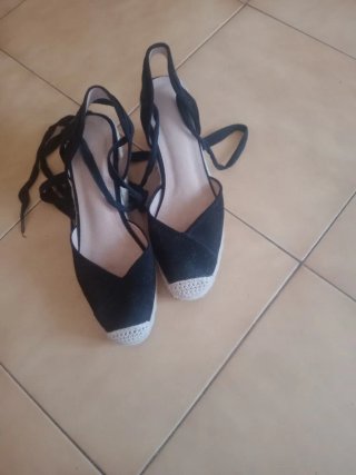 Zapatos de mujer negros con lazada