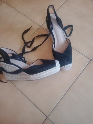 Zapatos de mujer negros con lazada