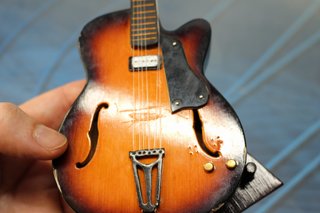 Miniatura guitarra eléctrica Hofner. Jazz Guitar.