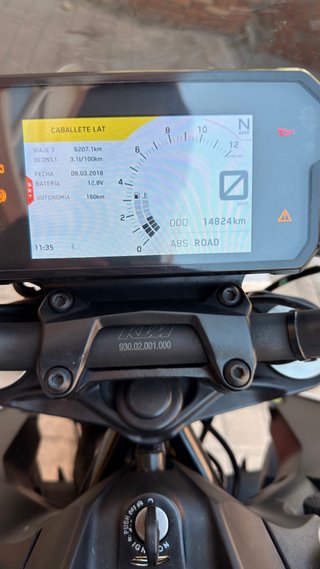 KTM Duke 2023 Blanca y Naranja