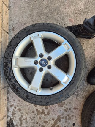 Llantas Ford Focus 17
