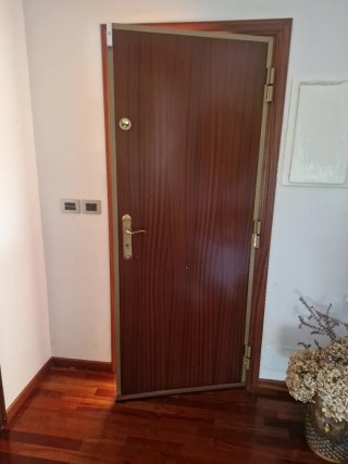 Puerta de entrada vivienda doble cerradura