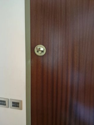 Puerta de entrada vivienda doble cerradura