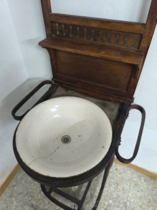 Lavabo palanganero antiguo madera y metal