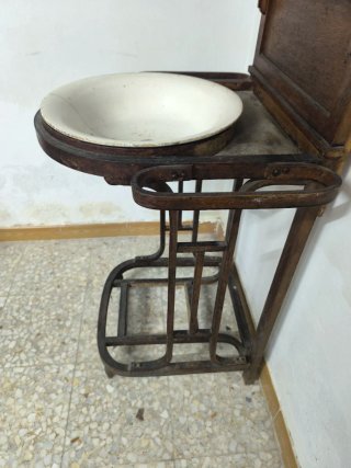 Lavabo palanganero antiguo madera y metal