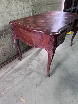 Escritorio francés de madera con 3 cajones