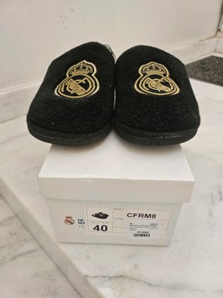 Zapatillas Casa Real Madrid Negras y Doradas