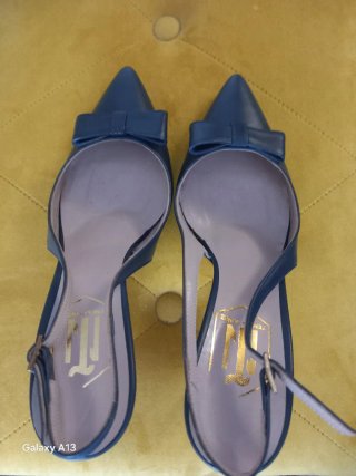 Zapatos de salón azul con lazo italianos