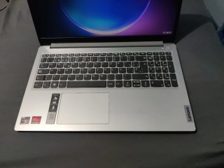 Portátil Lenovo IdeaPad + ratón inalámbrico