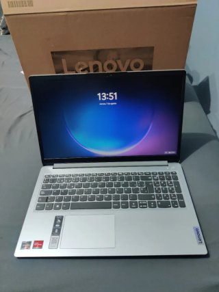 Portátil Lenovo IdeaPad + ratón inalámbrico