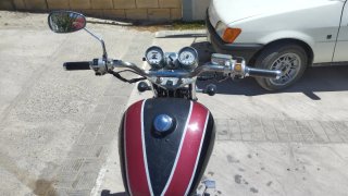Motocicleta Daelim Roja y Plateada