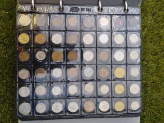 Álbum de monedas completo con 406