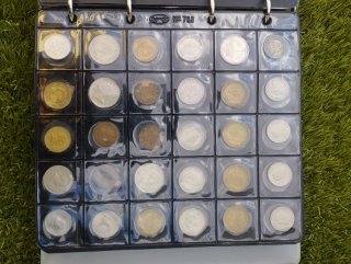 Álbum de monedas completo con 406