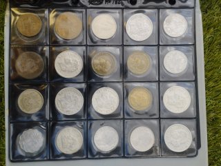 Álbum de monedas completo con 406